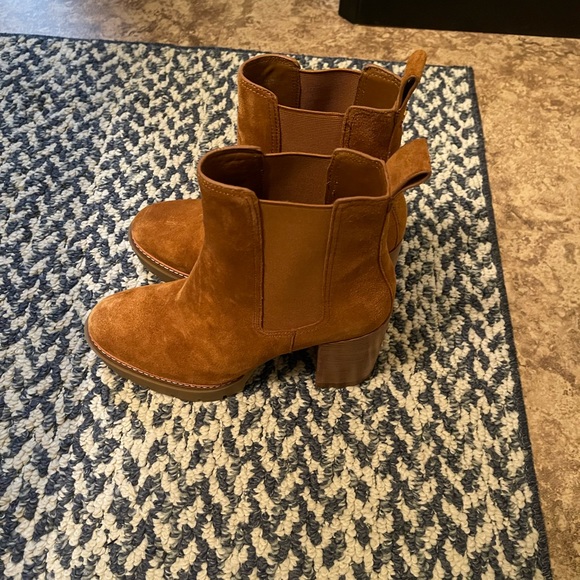 Tory Burch‼️‼️CARSON LUG SOLE ANKLE BOOT - Picture 5 of 7